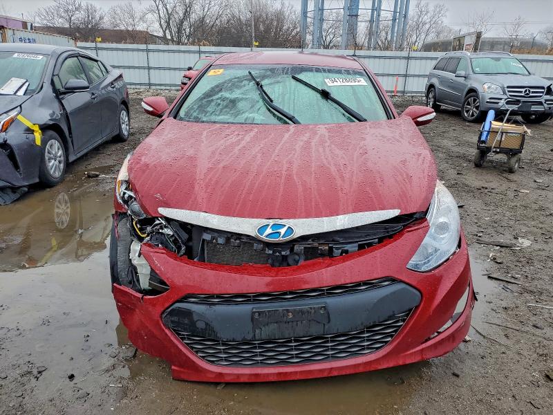 Photo 5 from auction – 2011 HYUNDAI SONATA with VIN KMHEC4A41BA017369
