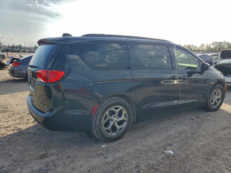 Photo 3 from auction – 2018 CHRYSLER PACIFICA L with VIN 2C4RC1GG8JR171545
