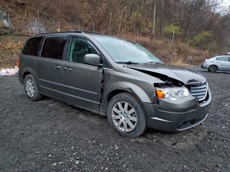 Photo 4 from auction – 2010 CHRYSLER TOWN & COU with VIN 2A4RR8DX1AR381748