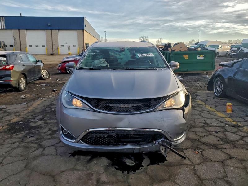 Photo 5 from auction – 2017 CHRYSLER PACIFICA T with VIN 2C4RC1EGXHR832621