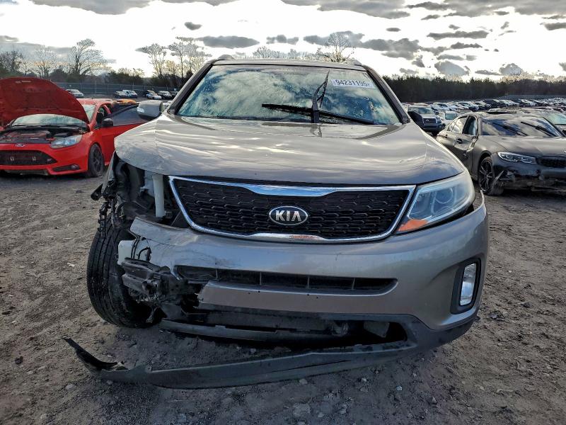 Photo 5 from auction – 2015 KIA SORENTO LX with VIN 5XYKTDA76FG630577