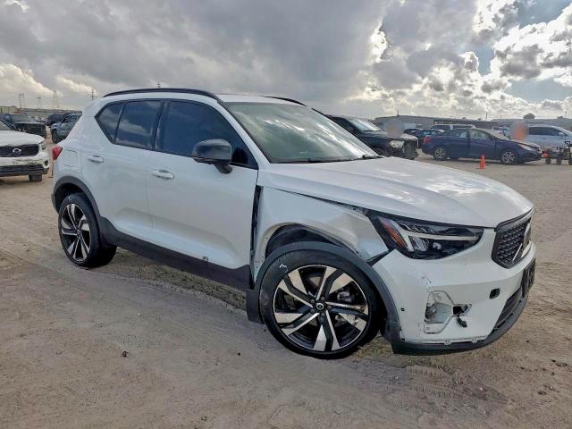 Photo 4 from auction – 2023 VOLVO XC40 with VIN YV4K92HW5P2921404