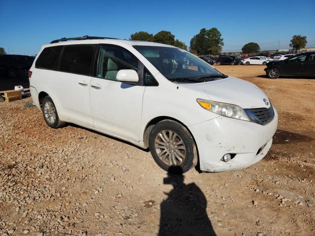 Photo 4 from auction – 2013 TOYOTA SIENNA XLE with VIN 5TDYK3DC1DS367544