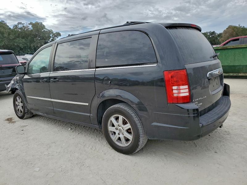 Photo 2 from auction – 2010 CHRYSLER TOWN & COU with VIN 2A4RR5DX6AR345455