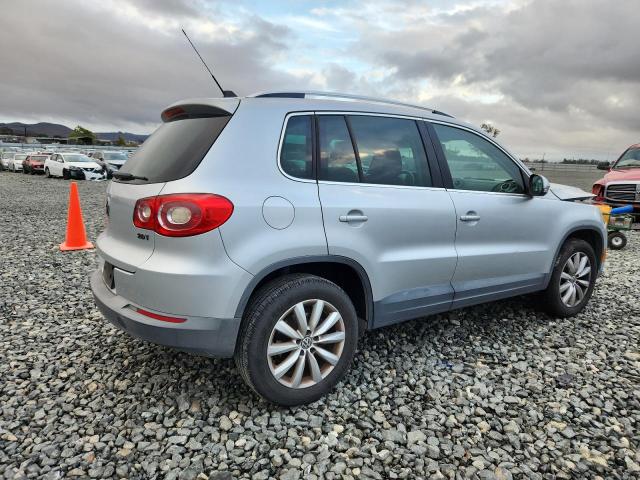 Photo 3 from auction – 2011 VOLKSWAGEN TIGUAN with VIN WVGAV7AX8BW505192