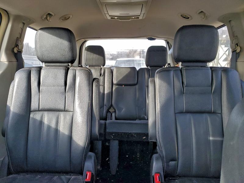 Photo 10 from auction – 2016 CHRYSLER TOWN & COU with VIN 2C4RC1BG5GR174029