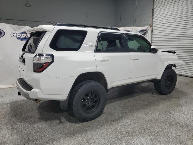 Photo 3 from auction – 2020 TOYOTA 4RUNNER SR with VIN JTEBU5JR1L5801644