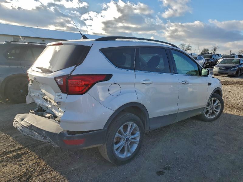 Foto 3 de la subasta – 2019 FORD ESCAPE SEL con VIN 1FMCU9HD3KUB25160
