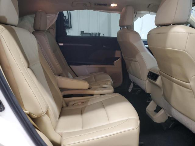 Photo 11 from auction – 2016 TOYOTA HIGHLANDER with VIN 5TDJKRFH5GS254696