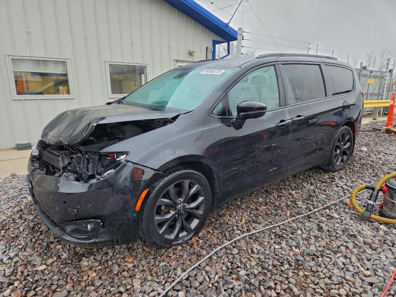 CHRYSLER PACIFICA L 2018 with VIN 2C4RC1GG9JR230828 - Photo from auction