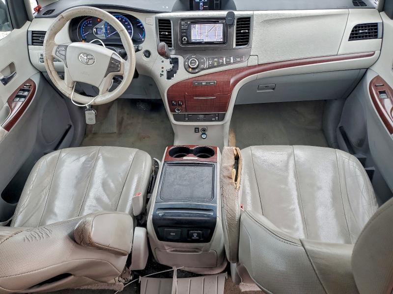 Photo 8 from auction – 2013 TOYOTA SIENNA XLE with VIN 5TDYK3DC1DS336522