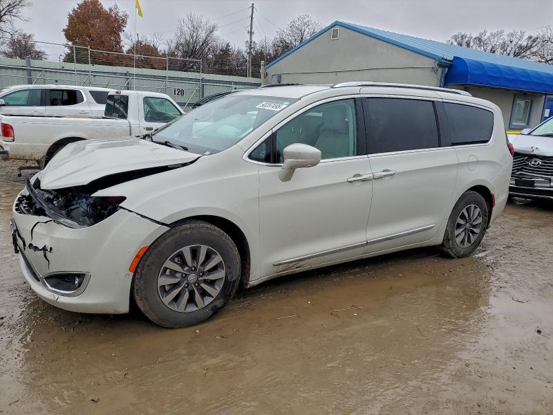 CHRYSLER PACIFICA T 2020 with VIN 2C4RC1EG3LR100369 - Photo from auction