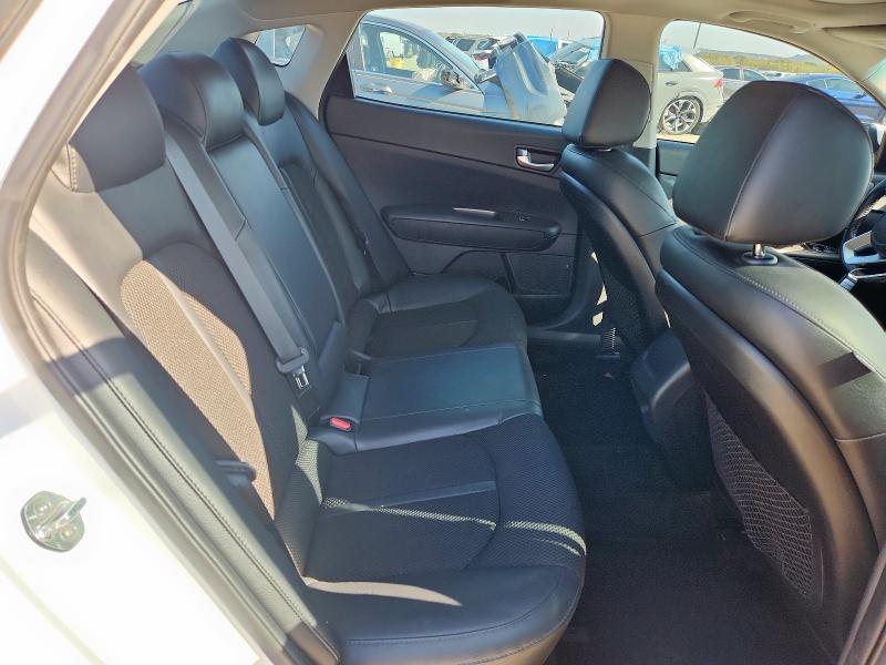 Photo 10 from auction – 2019 KIA OPTIMA LX with VIN 5XXGT4L37KG349967