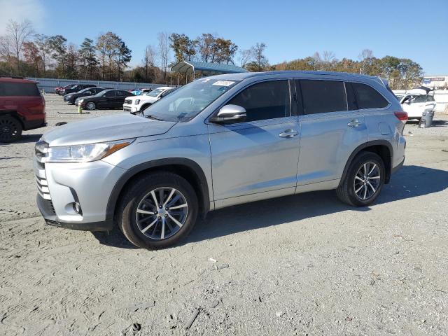 TOYOTA HIGHLANDER 2017 مع رقم تعريف المركبة 5TDJZRFHXHS458147 - صورة من المزاد