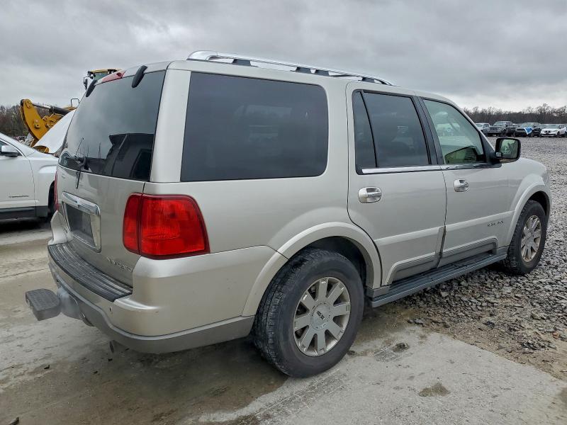 Photo 3 from auction – 2004 LINCOLN NAVIGATOR with VIN 5LMFU28RX4LJ09074