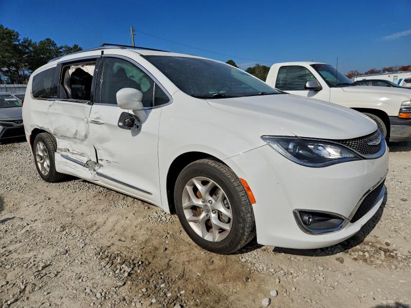 Photo 4 from auction – 2018 CHRYSLER PACIFICA T with VIN 2C4RC1BG0JR271503