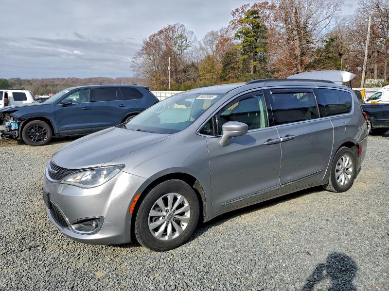 CHRYSLER PACIFICA T 2017 with VIN 2C4RC1BG7HR720251 - Photo from auction