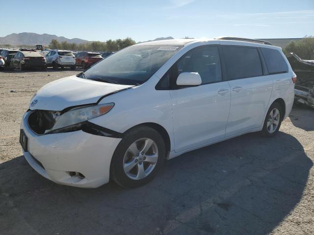 Photo 1 from auction – 2015 TOYOTA SIENNA LE with VIN 5TDKK3DC8FS593654