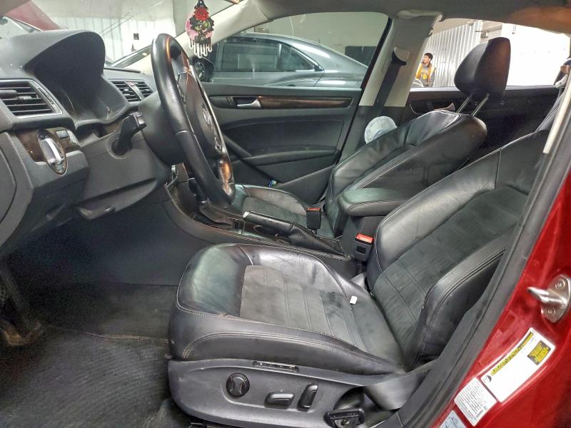 Photo 7 from auction – 2015 VOLKSWAGEN PASSAT SEL with VIN 1VWCV7A34FC014858
