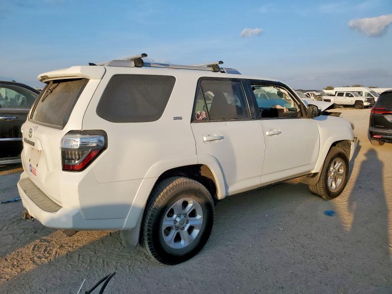 Photo 3 from auction – 2016 TOYOTA 4RUNNER SR with VIN JTEZU5JRXG5117065