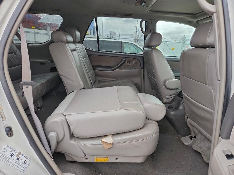 Photo 11 from auction – 2004 TOYOTA SEQUOIA SR with VIN 5TDBT44AX4S218881