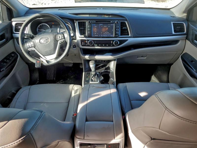 Photo 8 from auction – 2018 TOYOTA HIGHLANDER with VIN 5TDJZRFH8JS817002
