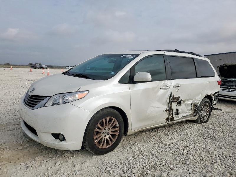 TOYOTA SIENNA XLE 2017 with VIN 5TDYZ3DC6HS857981 - Photo from auction