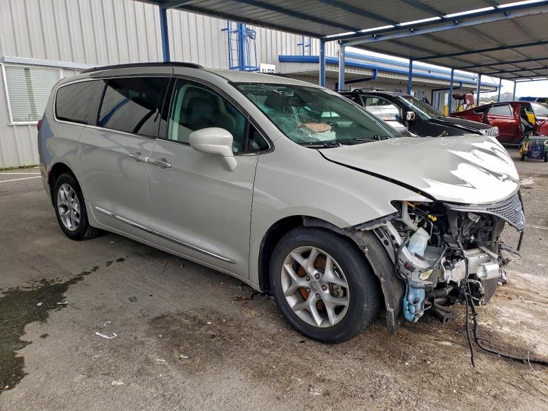 Photo 4 from auction – 2017 CHRYSLER PACIFICA T with VIN 2C4RC1BG4HR794940
