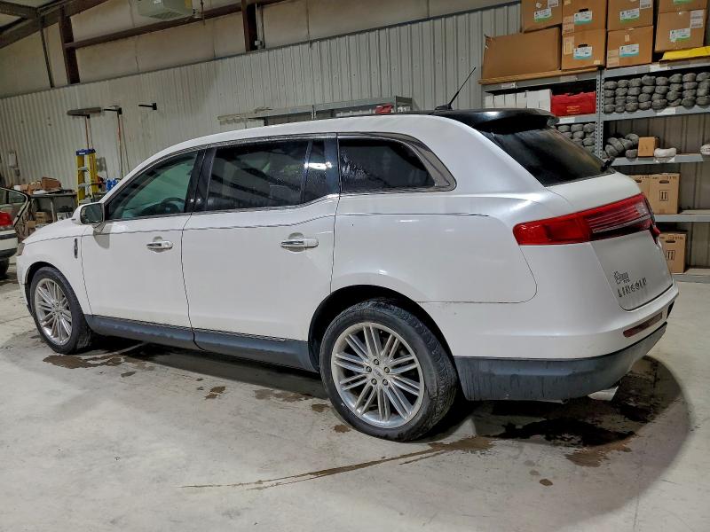 Zdjęcie 2 z aukcji – 2013 LINCOLN MKT z VIN 2LMHJ5AT4DBL50189