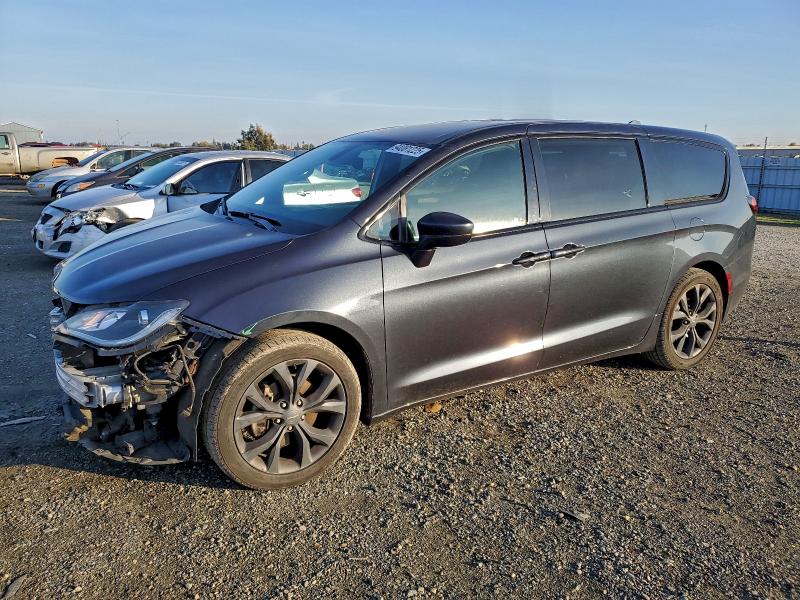 CHRYSLER PACIFICA T 2019 with VIN 2C4RC1FG1KR638758 - Photo from auction