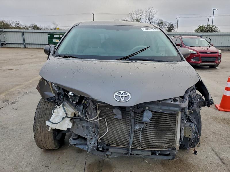 Photo 5 from auction – 2012 TOYOTA SIENNA LE with VIN 5TDKK3DC2CS218211