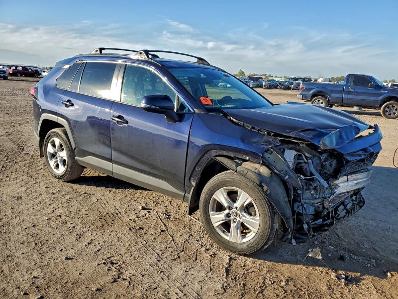 Photo 4 from auction – 2021 TOYOTA RAV4 XLE with VIN 2T3W1RFV9MC089360