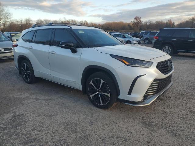Photo 4 from auction – 2022 TOYOTA HIGHLANDER with VIN 5TDLZRBH5NS165475