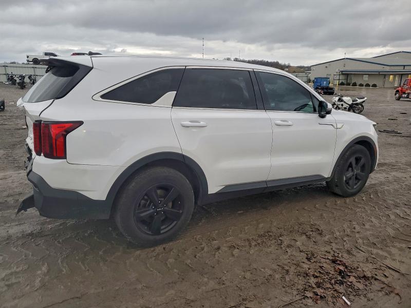 Photo 3 from auction – 2022 KIA SORENTO with VIN 5XYRG4LC1NG075873