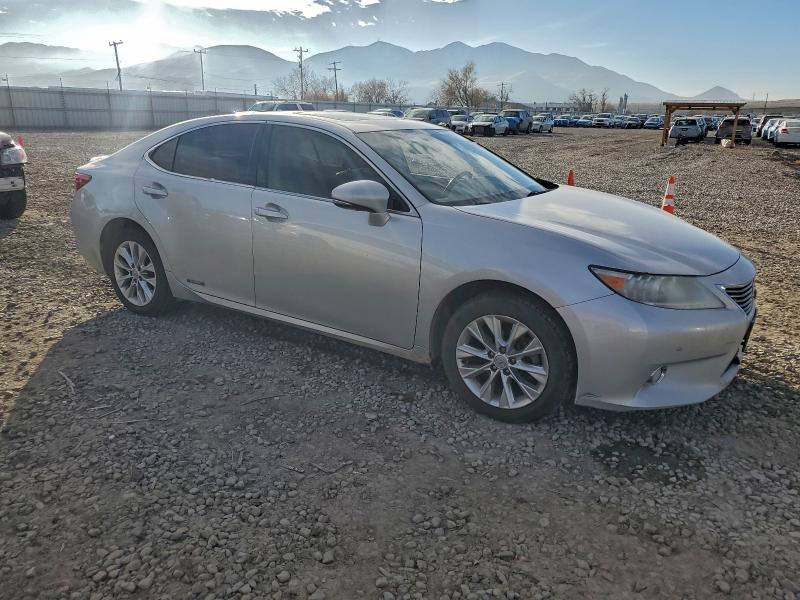 Photo 4 from auction – 2013 LEXUS ES 300H with VIN JTHBW1GG3D2028271