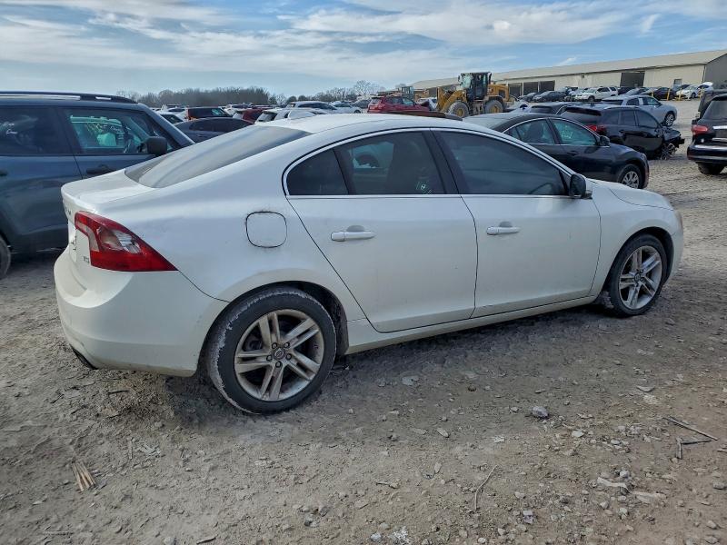 Photo 3 from auction – 2015 VOLVO S60 PREMIE with VIN YV140MFB1F2306424