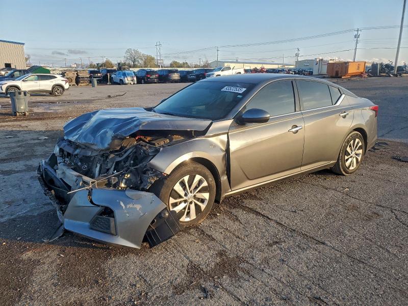 NISSAN ALTIMA S 2019 with VIN 1N4BL4BV7KC220811 - Photo from auction