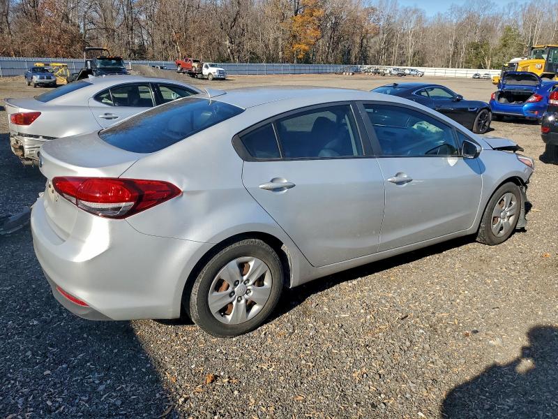 Photo 3 from auction – 2018 KIA FORTE LX with VIN 3KPFL4A79JE183539