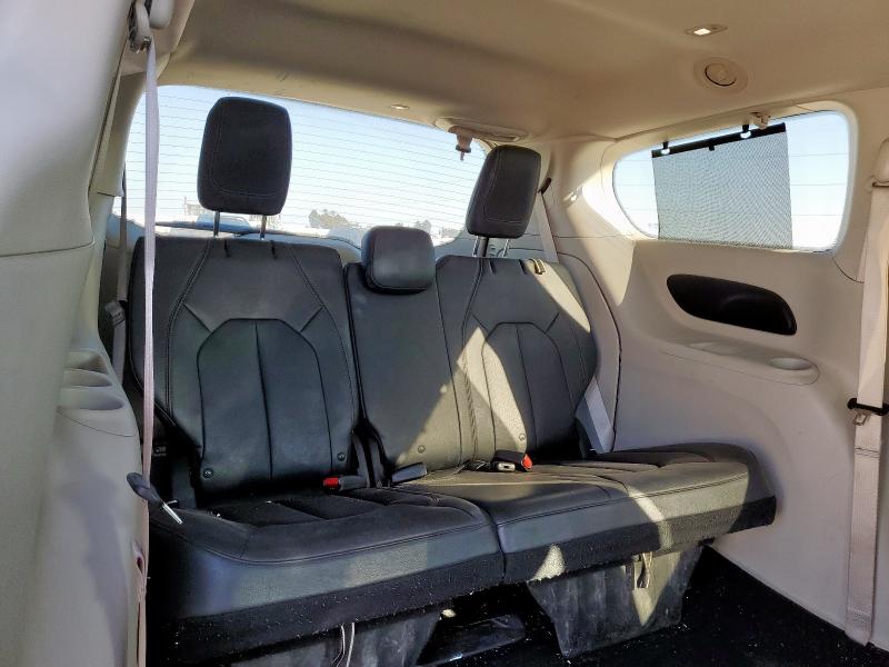 Photo 11 from auction – 2017 CHRYSLER PACIFICA E with VIN 2C4RC1L74HR765372