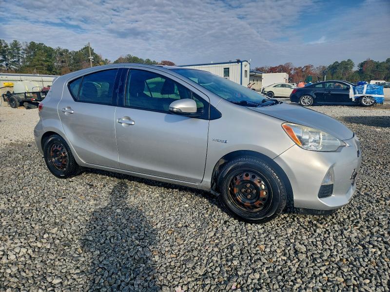 Photo 4 from auction – 2013 TOYOTA PRIUS C with VIN JTDKDTB31D1544710