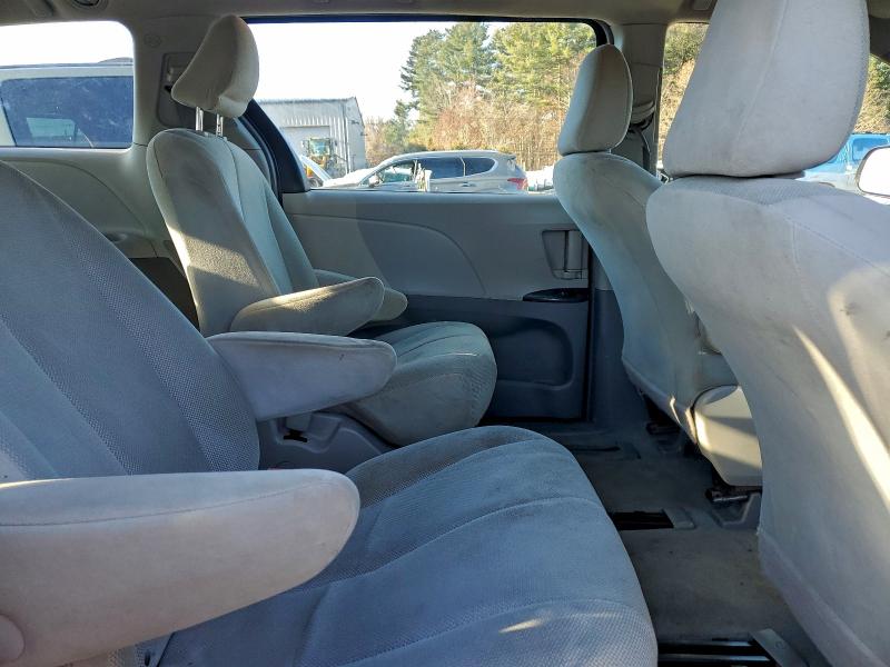Photo 11 from auction – 2011 TOYOTA SIENNA with VIN 5TDZK3DC8BS012226
