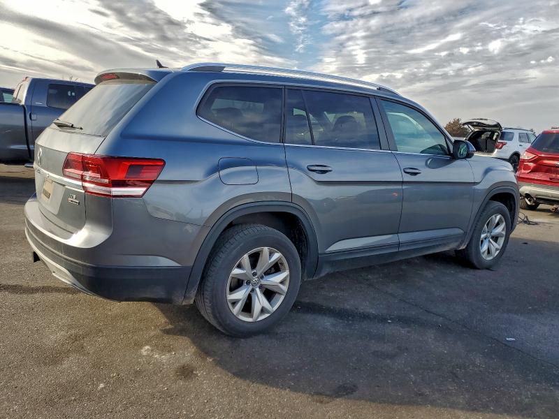 Photo 3 from auction – 2018 VOLKSWAGEN ATLAS SE with VIN 1V2LR2CA4JC552182