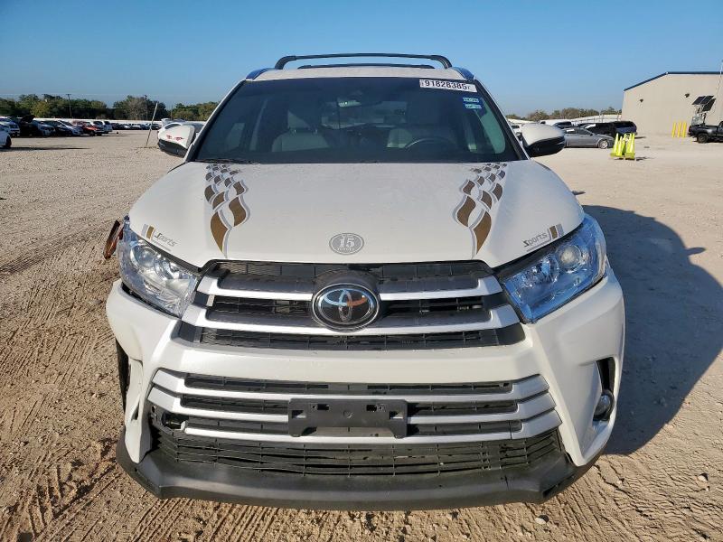 Zdjęcie 5 z aukcji – 2017 TOYOTA HIGHLANDER z VIN 5TDKZRFH2HS515090