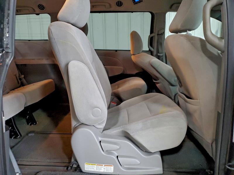 Photo 11 from auction – 2015 TOYOTA SIENNA LE with VIN 5TDJK3DC8FS127475