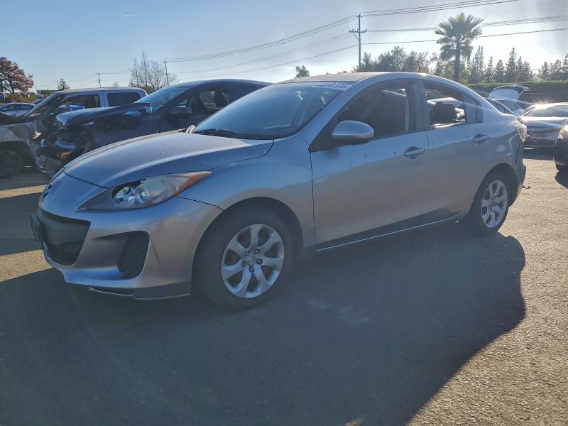 MAZDA 3 I 2013 with VIN JM1BL1TG6D1844588 - Photo from auction