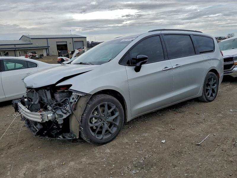 CHRYSLER PACIFICA T 2024 with VIN 2C4RC1BG4RR184232 - Photo from auction