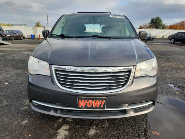 Photo 5 from auction – 2016 CHRYSLER TOWN & COU with VIN 2C4RC1BG6GR282031