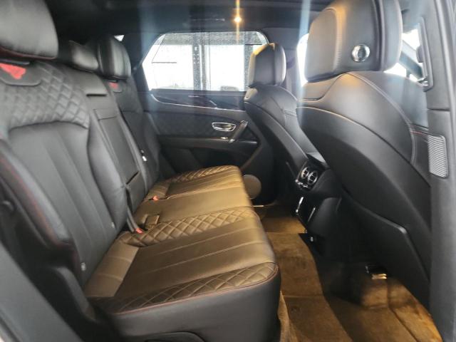 Photo 11 from auction – 2017 BENTLEY BENTAYGA with VIN SJAAC2ZV8HC014147