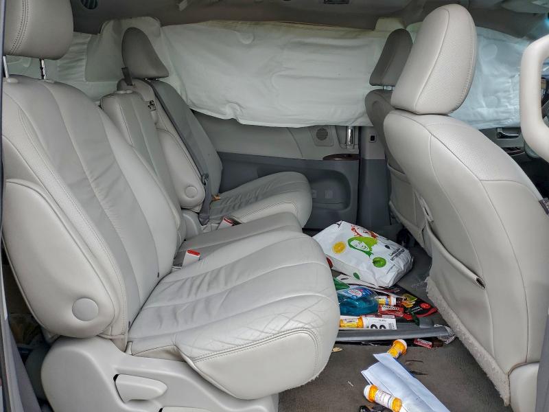 Photo 11 from auction – 2011 TOYOTA SIENNA XLE with VIN 5TDYK3DC9BS018791