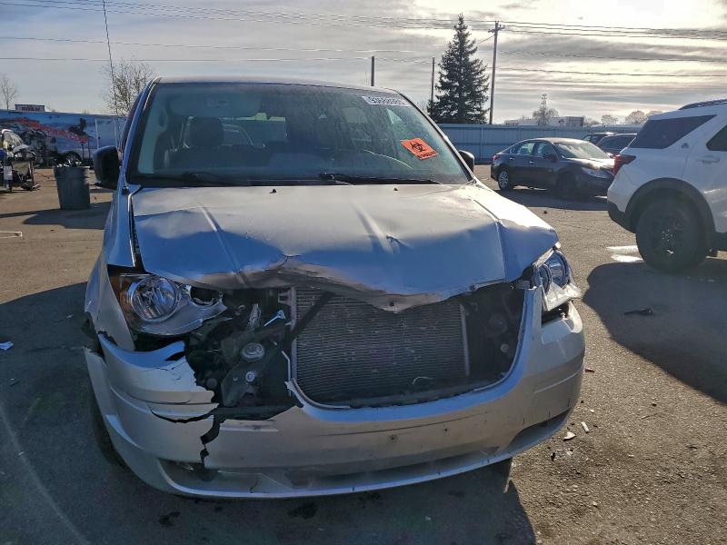 Photo 5 from auction – 2008 CHRYSLER TOWN & COU with VIN 2A8HR44H48R139512